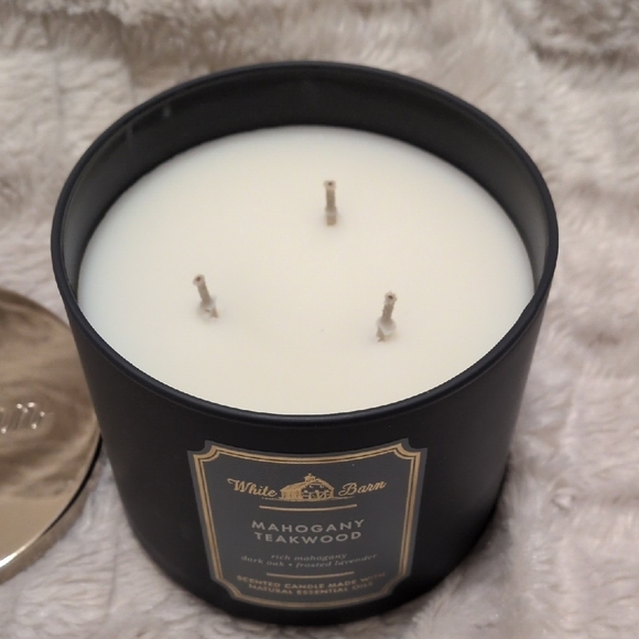 White Barn Mahogany Teakwood Candle with Silver Lid - Picture 2 of 4